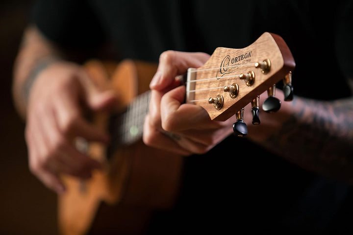 Ortega Guitars Konzert Ukulele akustisch - Horizon Series (Video) - reversed headstock - inklusive G