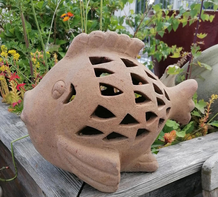 B-Ware !! Schöner Deko Fisch ca. 33 cm lang aus Black Terracotta m. kleinen Fehlern Wasserspeier Gar