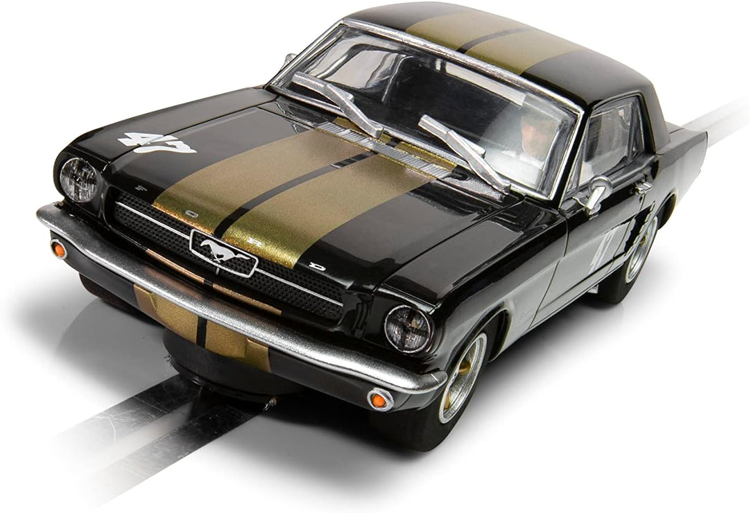 Ford Mustang, schwarz und goldfarben