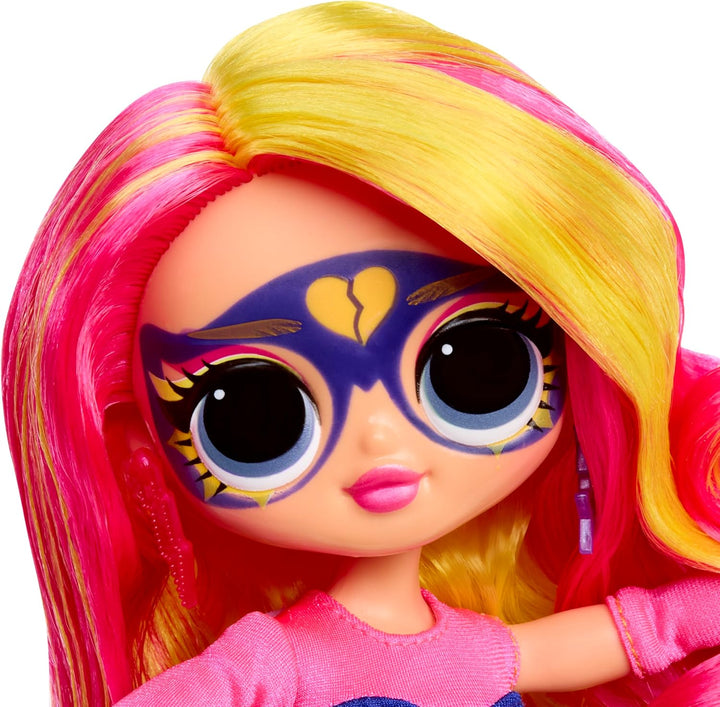 L.O.L. Surprise! OMG Eye Spy Series - Superhero – Enthält 1 Puppe mit Mode und Accessoires, Rätsel L