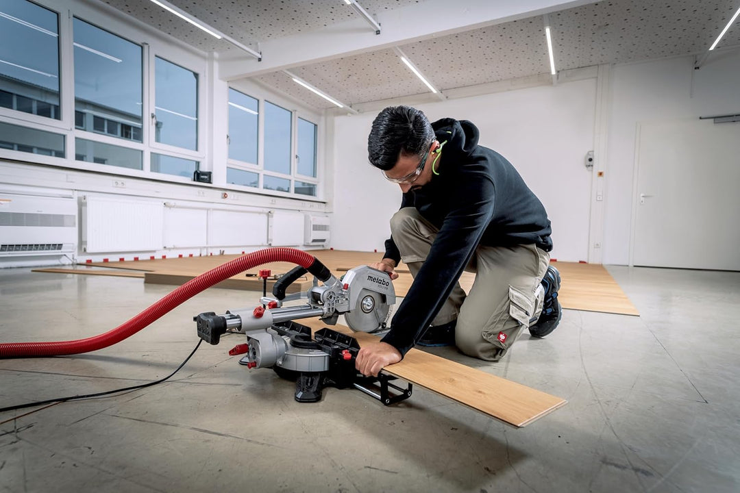 Metabo KGS 216 M Set Kappsäge (Karton, mit 2. Hartmetall-Sägeblatt, Klasse M, mit Sägeblattneigung,