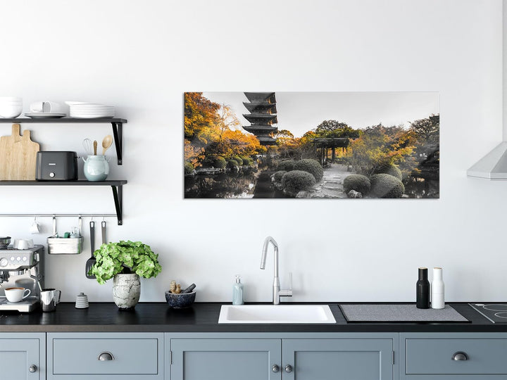 Glasbild Panorama | Wandbild aus Echtglas | See im Herbst vor japanischem Tempel B&W Detail | 100x40