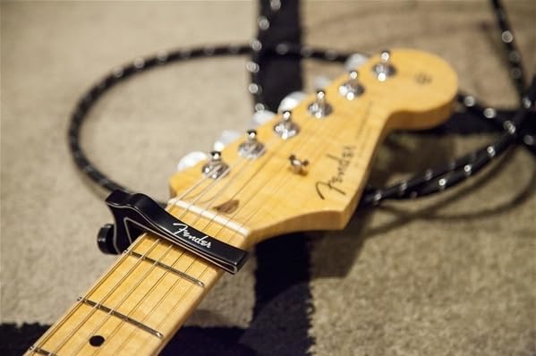 Fender Kapodaster, Robuster und langlebiger Gitarren Kapo für präzises Greifen, geeignet für E-Gitar