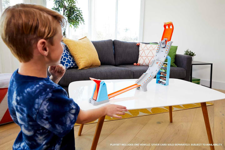 Hot Wheels GBF83 - Sortiment mit 3 Action-Sets für spannende Rennen, Wettkämpfe und zum Entwickeln v