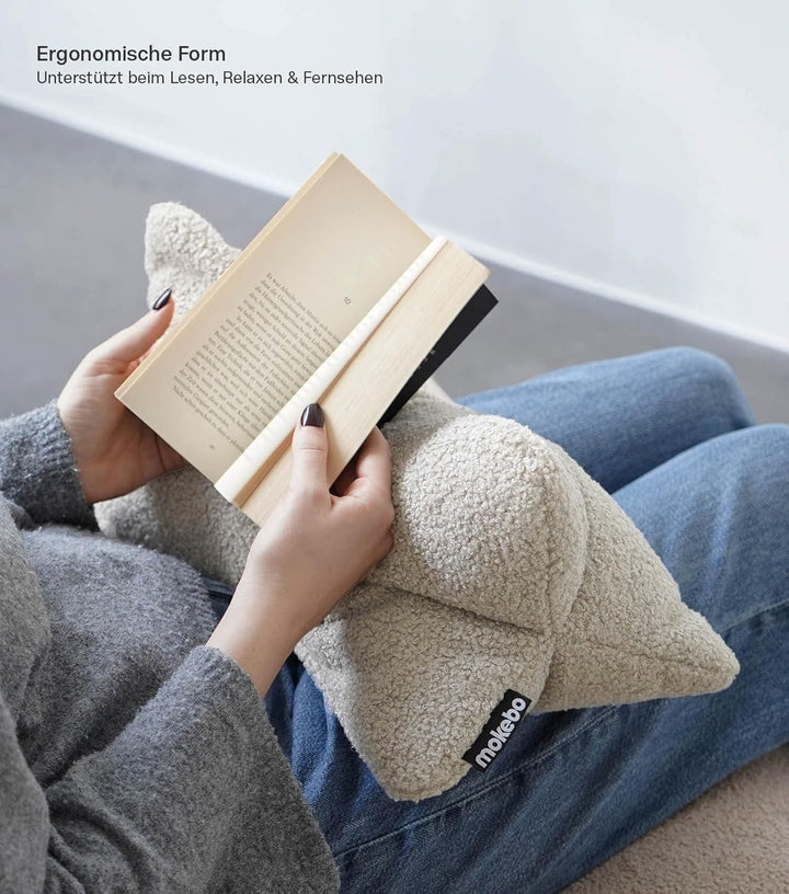 mokebo 'Der Leseknochen' Lesekissen aus weichen Bouclé-Stoff, ergonomisches Nackenkissen aus gemütli