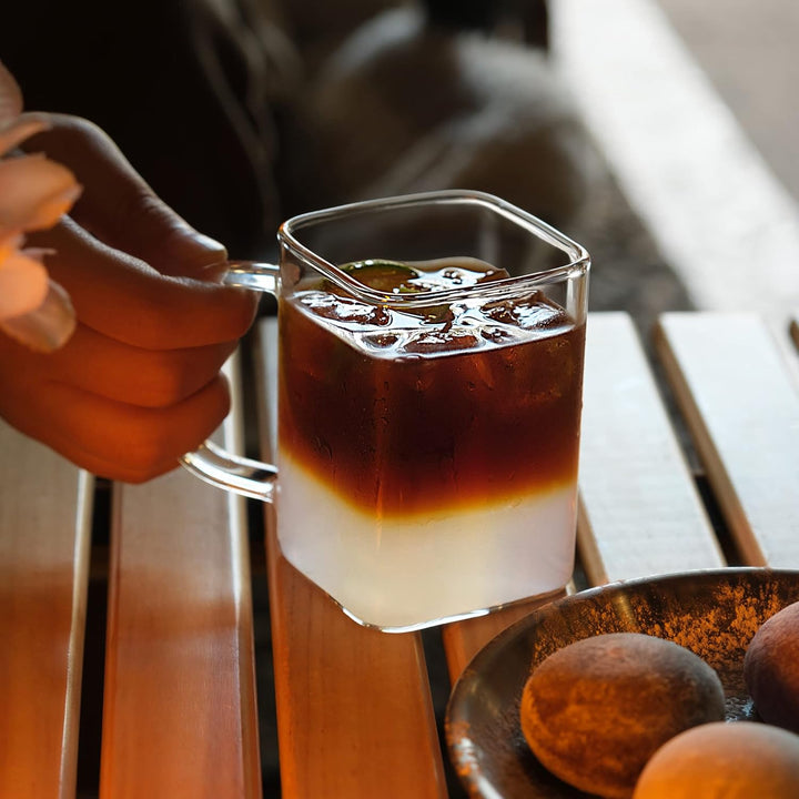LUXU Trinkgläser mit Griff, 237 ml, Set mit 4 dünnen, quadratischen Gläsern, elegante Bargläser für