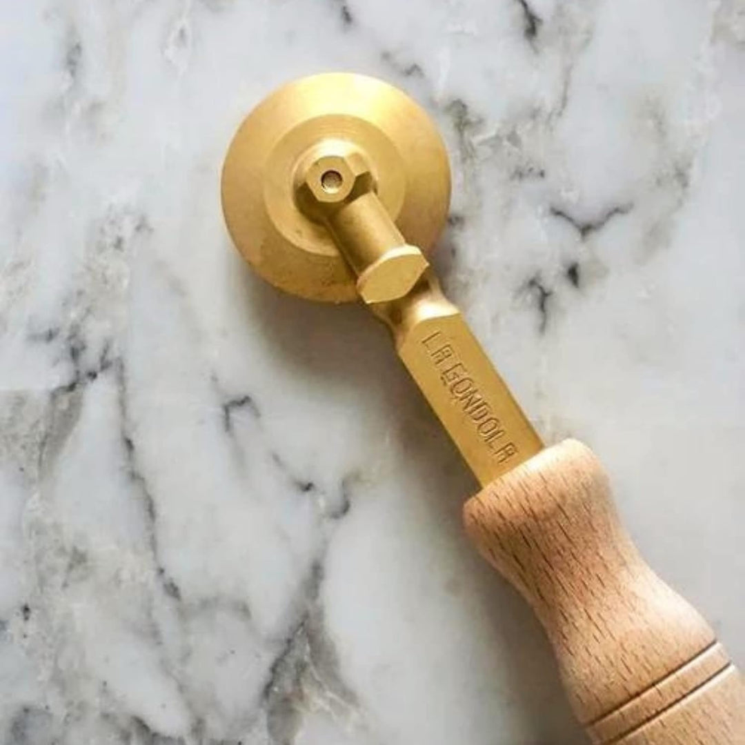 La Gondola Teigrädchen - Glattes Rad | Nudelwerkzeug für Zuhause und gewerbliche Küche | Messing & N