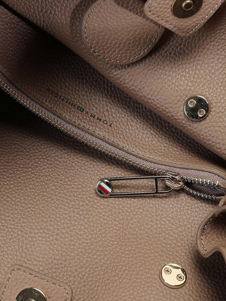 Tommy Hilfiger Damen Tasche TH Emblem Workbag mit Reissverschluss Oat Milk, Oat Milk
