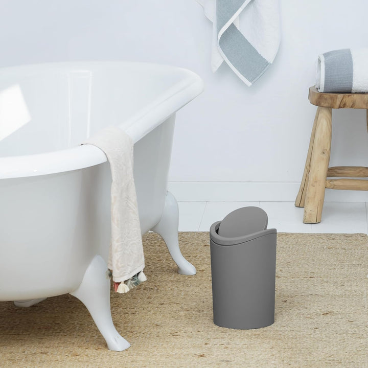 TATAY Badezimmer Mülleimer mit Schwingdeckel 6L | Kompaktes und Modernes Design | Robustes Kunststof