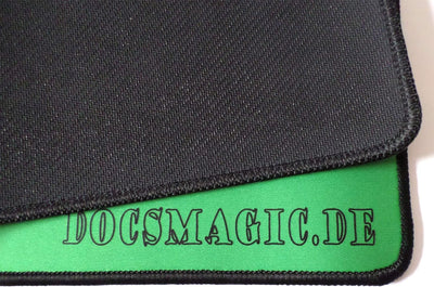 docsmagic.de 5 x Premium Playmat Green - 60 x 34 cm Stitched 3mm - Spielmatte Grün 5 x Spielmatte Gr