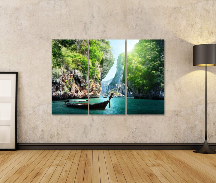 islandburner Bild auf Leinwand Langes Boot Und Felsen Am Railay Beach Thailand Bilder Wandbilder Pos