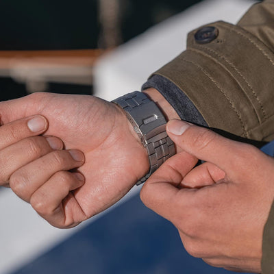 Arktis Titanarmband X-15 kompatibel mit Apple Watch Ultra 1, 2 49 mm, Gliederarmband aus Titan Grad