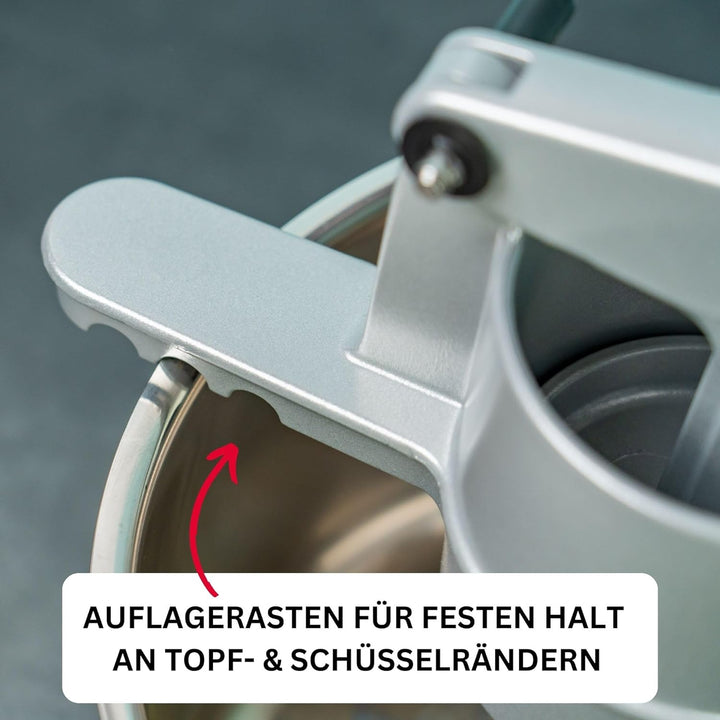Westmark Spätzle-Set, 2tlg., 1 Spätzle-/Kartoffelpresse mit runder Lochung, Spätzlepresse + 1 Schöpf