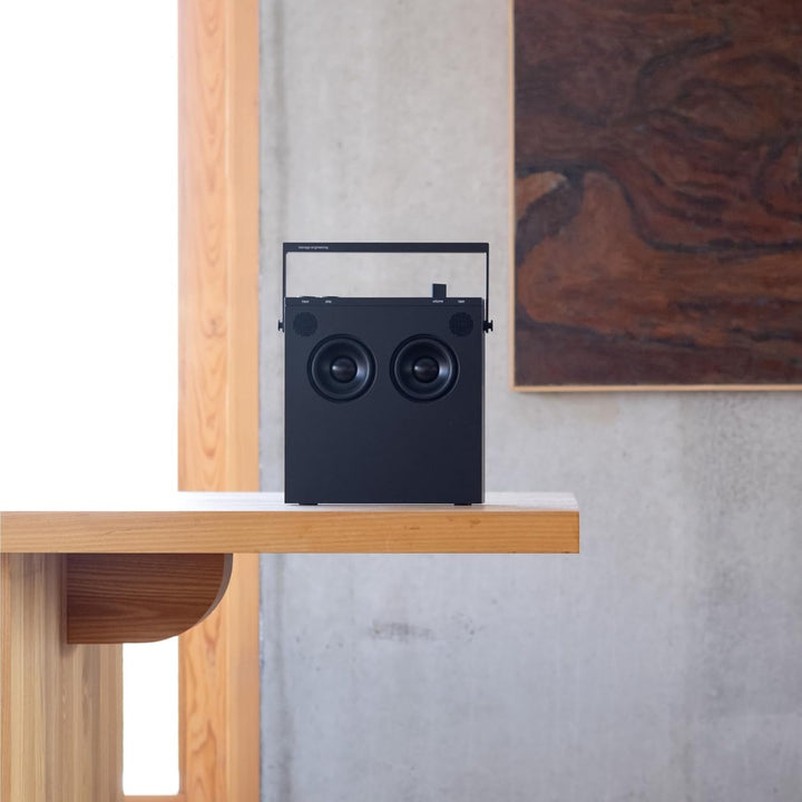 teenage engineering OB-4 Stereo-Lautsprecher, tragbar, Bluetooth, WLAN, FM-Radio, lang haltender Akk