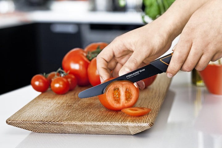Fiskars Tomatenmesser, Modernes Design, Gezahnte Klinge, Gesamtlänge: 25 cm, Qualitätsstahl/Kunststo