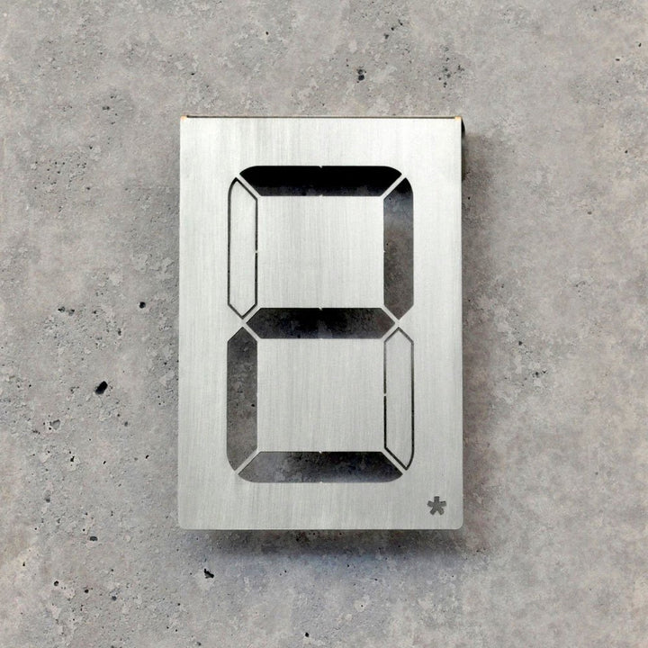 Digital 8 | variables Hausnummer-Schild aus Edelstahl | 19x11cm | Designer: Roman Luyken | Peppermin