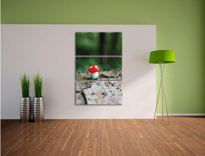 Pixxprint Kleiner Fliegenpilz auf Baumstamm 3-Teiler Leinwandbild 120x80 Bild auf Leinwand