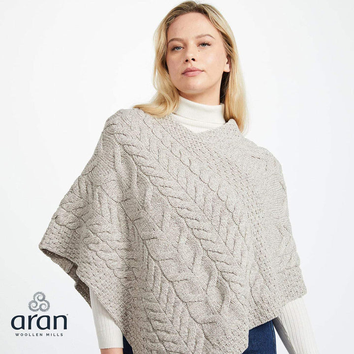 Aran Woollen Mills Superweicher Stilvoll Poncho aus 100% Merinowolle Einheitsgrösse Haferflocken, Ei