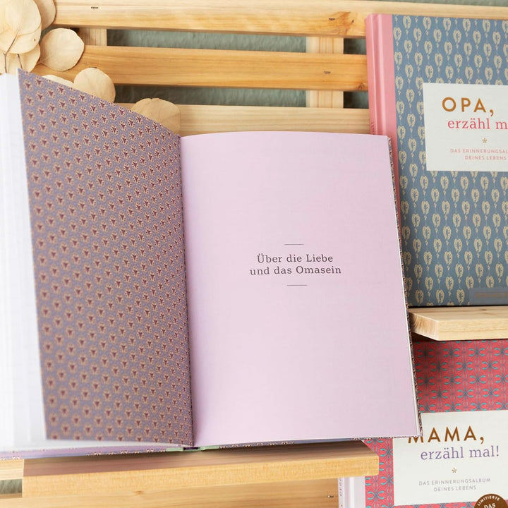 Oma, erzähl mal!: Das Erinnerungsalbum deines Lebens | Das Original. Hochwertige Sonderausgabe des B