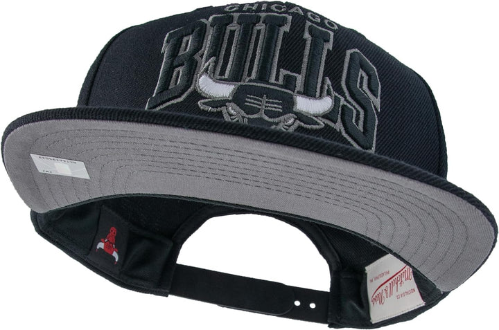Mitchell & Ness NBA Team Arch Snapback Cap Chicago Bulls Black
