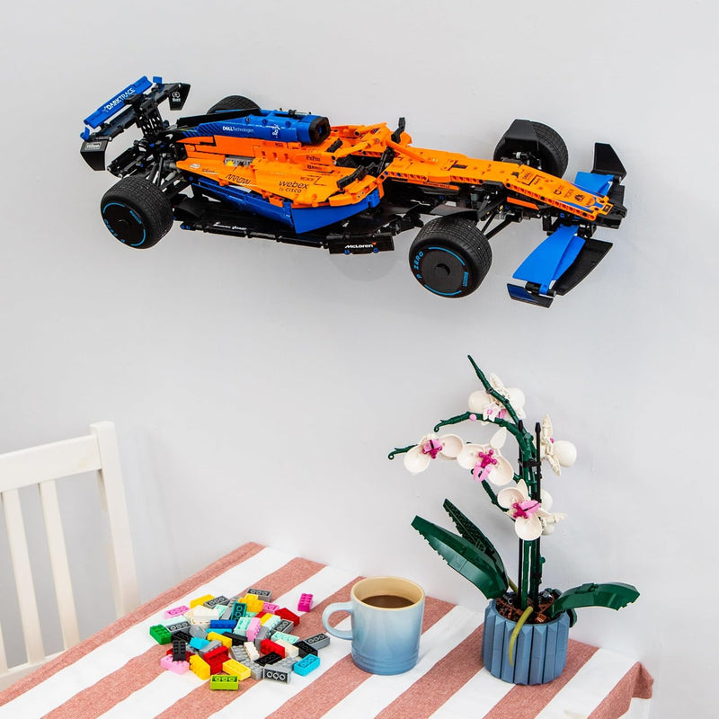 Brickify Wandhalterung kompatibel mit Lego Technic McLaren 42141 – Präsentieren Sie Ihr Auto sicher