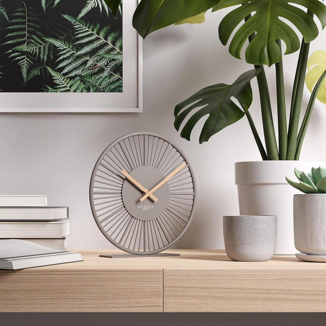 Cander Berlin GILORA Tischuhr lautlos 18 cm Metall Holzzeiger ohne Tickgeräusche modern Wohnzimmer K