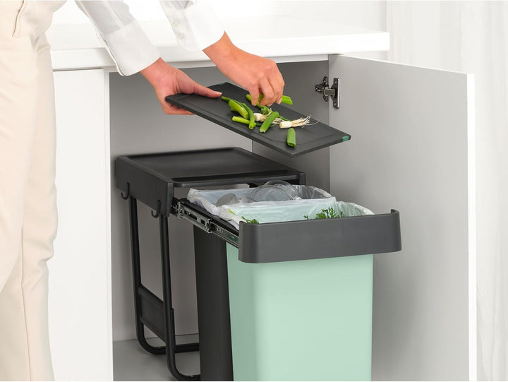 Brabantia Sort &amp; Go Ausziehmülleimer | 2 x 15 l Einbaumülleimer für die Unterschranktür | Integriert