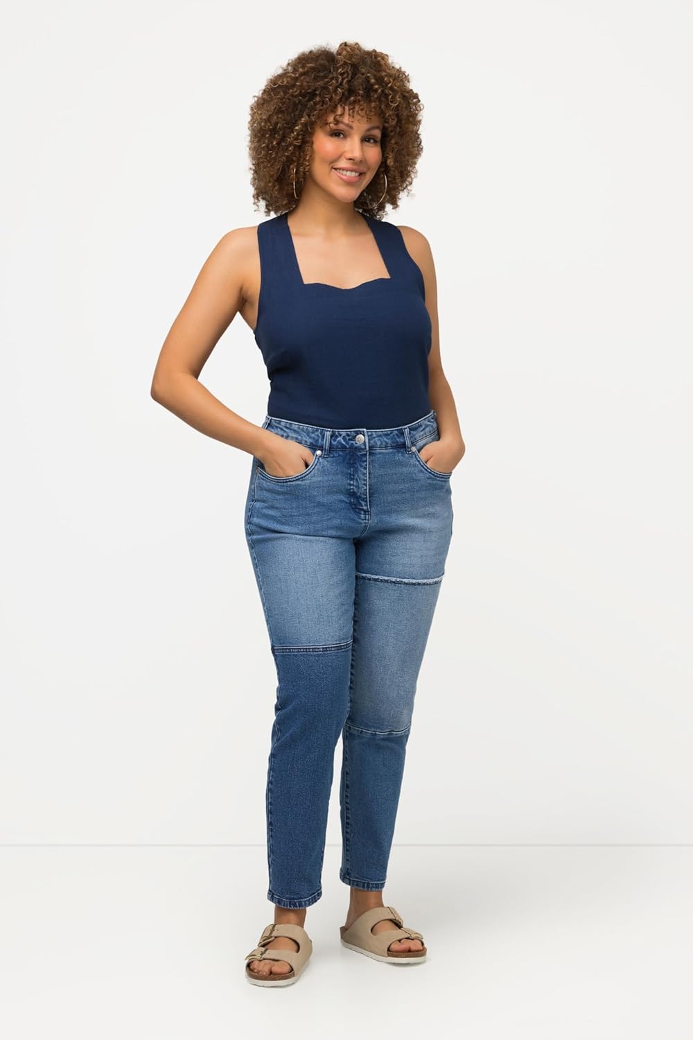 Ulla Popken Damen Denim mit Patch Jeans 32W / 32L Blue Denim, 32W / 32L Blue Denim