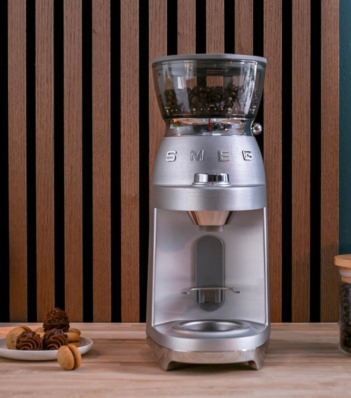 Smeg, Kaffeemühle CGF02SSEU, konisches Edelstahlmahlwerk, 50 Mahlgrad Einstellungen, 240 g Kaffeeboh