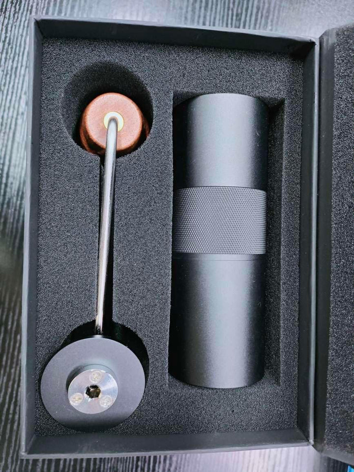 DIBTSA Manuelle Kaffeemühle, Kapazität 25 g, konischem CNC-Edelstahl-Frässtift, interne verstellbare