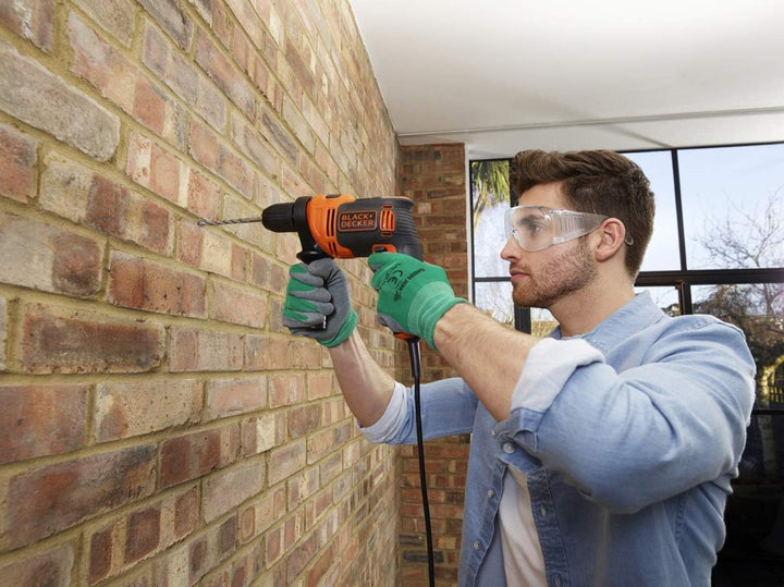 Black+Decker BEH710SA32 Schlagbohrmaschine 710 W + Set 32 Zubehörteile zum Schrauben und Bohren + Tr