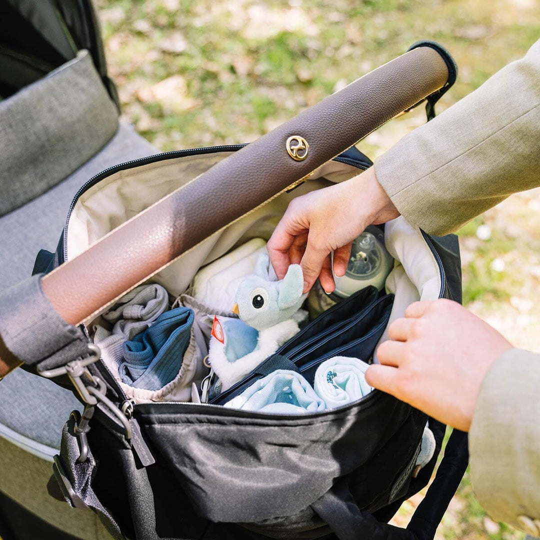 Done by Deer Gesteppte Wickeltasche - Wickelunterlage und zwei Haken für den Kinderwagen enthalten -