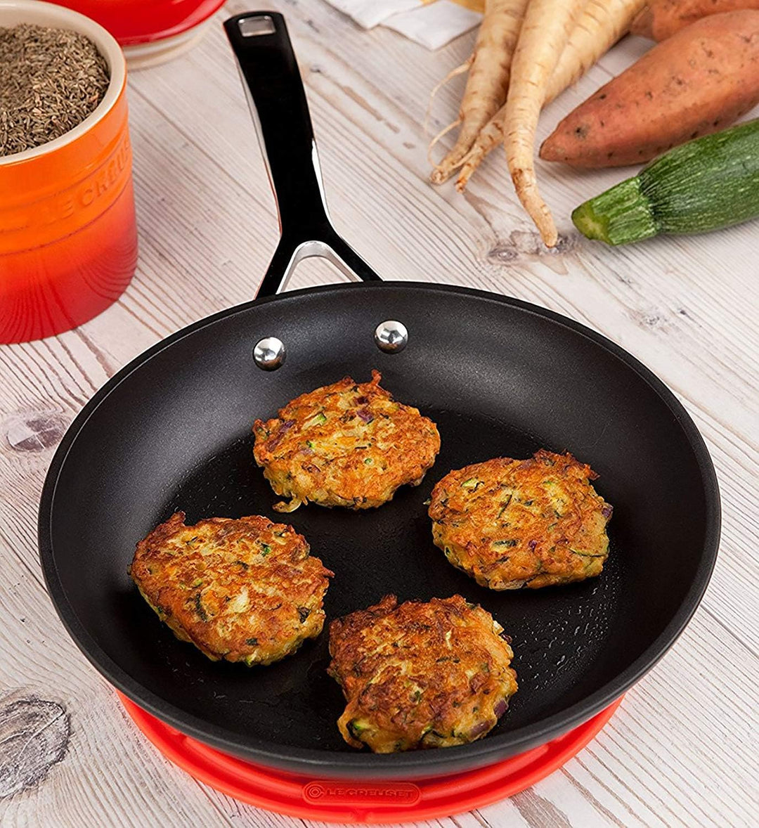 LE CREUSET Aluminium-Antihaft flache Pfanne, Ø 22 cm, Für alle Herdarten inkl. Induktion geeignet, A