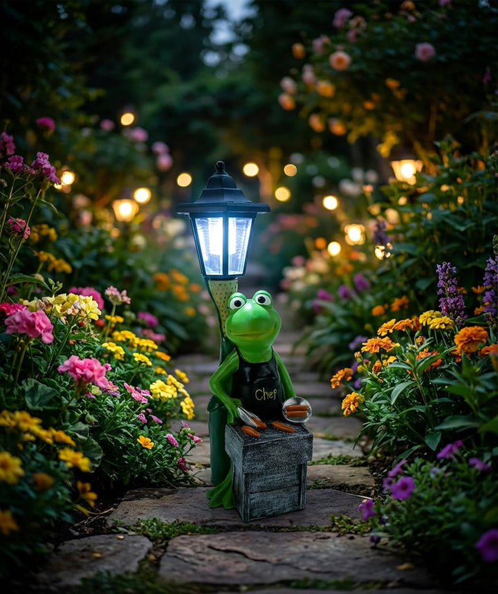 Kremers Schatzkiste XXL Frosch Grillmeister LED Solarlaterne 42x14cm handbemalte Polyresin Gartenfig