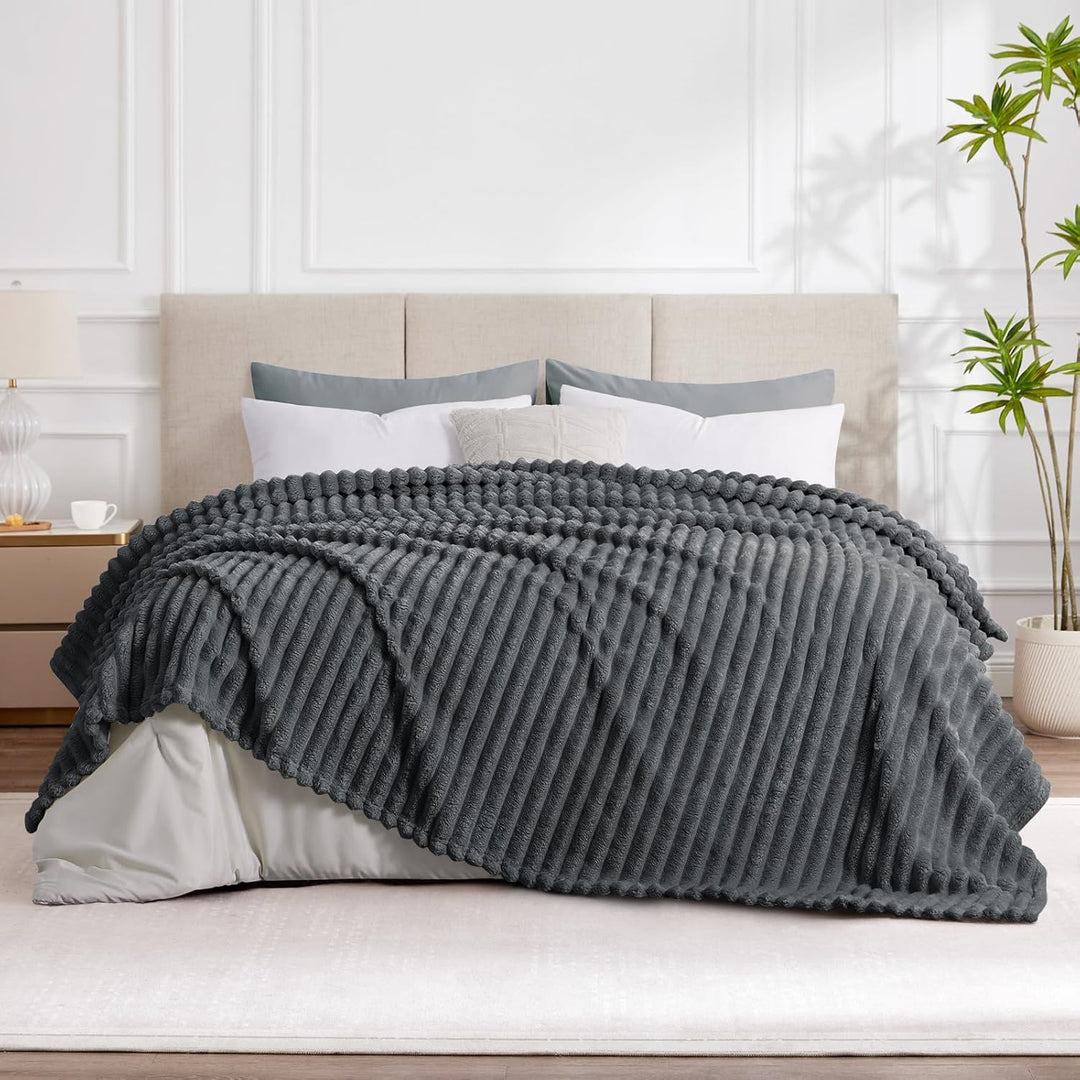 RUIKASI Kuscheldecke Flauschig Decke Grau - 220x240cm XXL Fleecedecke Sofadecke Couchdecke für Wohnz
