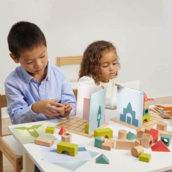 Miniland – Shapes & Shadows: Lernspiel zur räumlichen Logik, bei dem aus 2D-Schatten 3D-Figuren geba