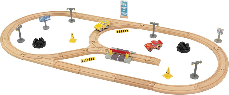 KidKraft Disney Pixar Cars 3 Autorennbahn aus Holz für Kinder, Eisenbahn Set mit Lightning McQueen-F