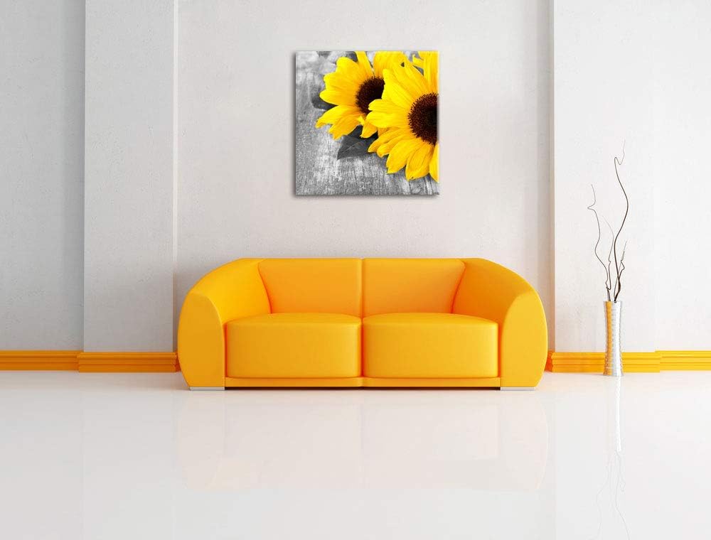 Pixxprint schöne Sonnenblumen auf Holztisch schwarz/weiss, Format: 70x70 auf Leinwand, 70x70