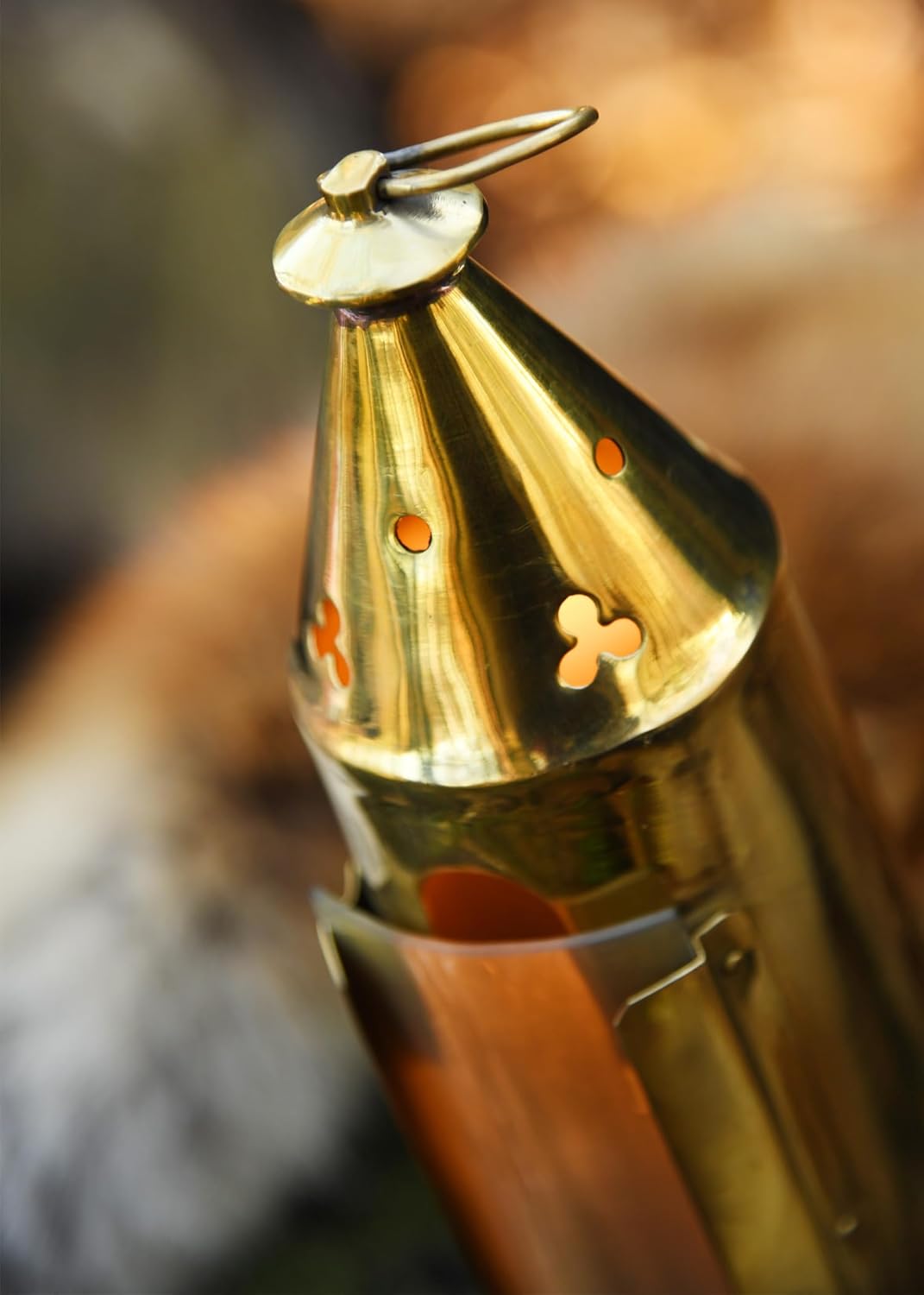 Mittelalterliche Messinglaterne mit Hornfenster