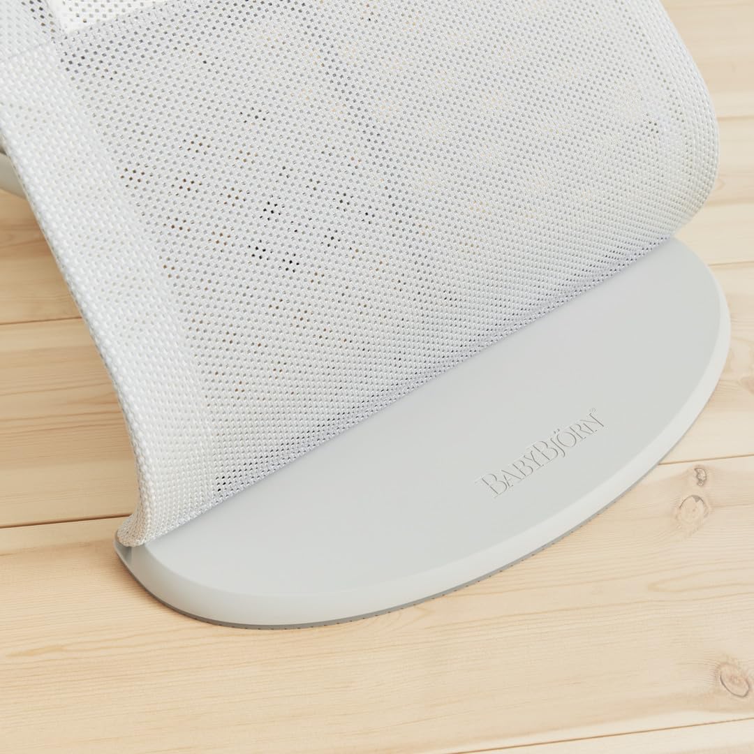 BabyBjörn Babywippe Balance Soft, Hellgrauer Rahmen, Netzstoff, Silber/Weiss