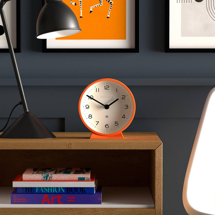 NEWGATE® M Mantel Echo schreibtischuhr | Modernes rundes Design | Kürbis orange | Leicht lesbare Zah
