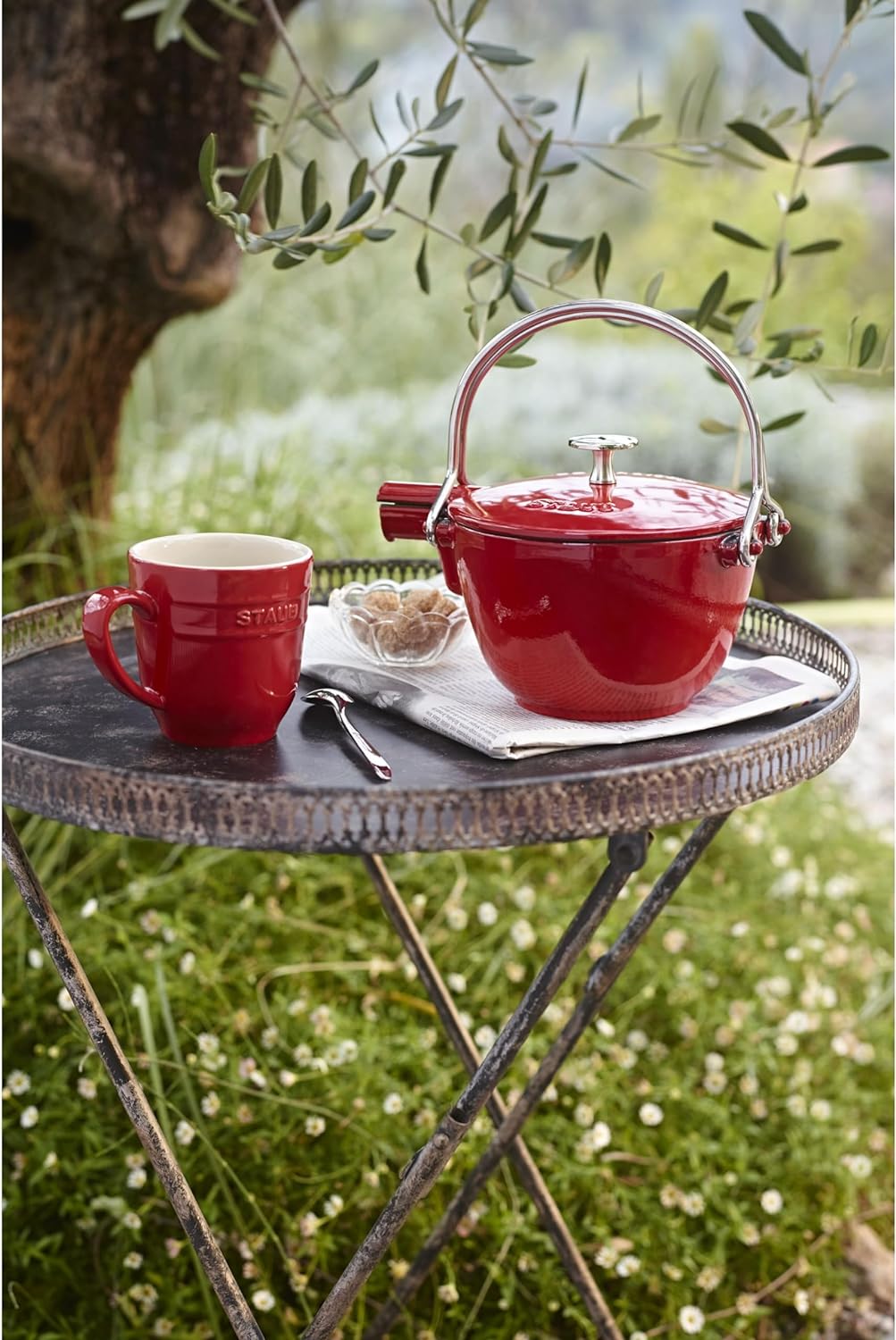 STAUB Teekanne/Wasserkessel, rund 16,5 cm, 1,15 L mit mattschwarzer Emaillierung Im Inneren des Kess