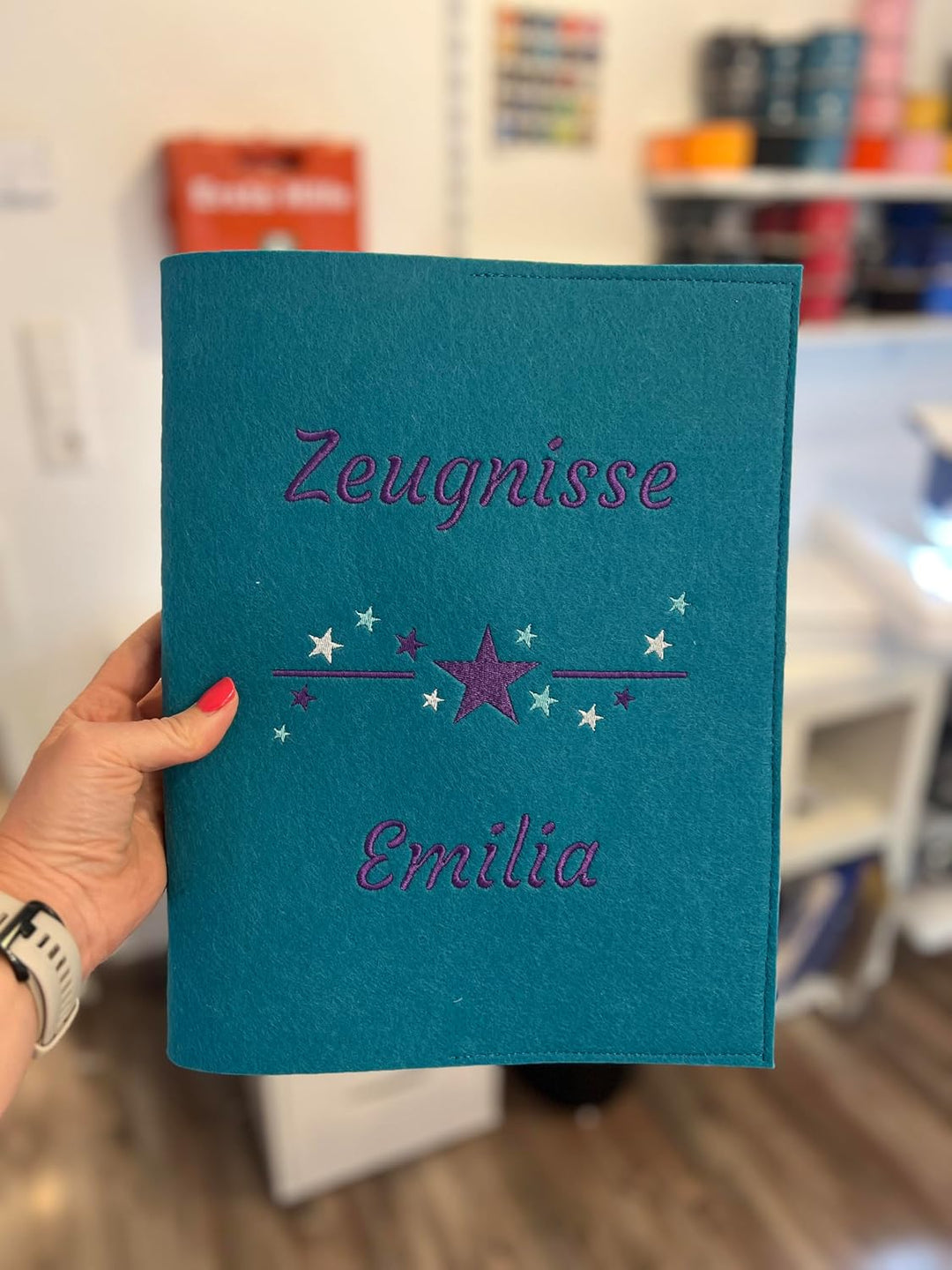 Personalisierte Zeugnis Mappe A4 aus Filz | Sternchen| hochwertig bestickt | Schulkind | Geschenk |