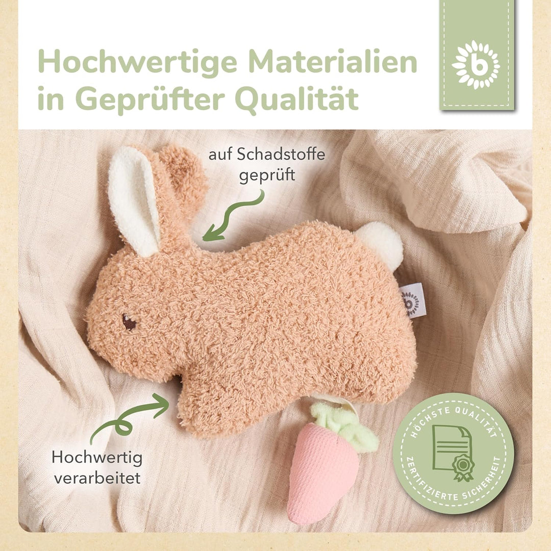Bieco Kuscheltier Hase Fine aus Bouclé mit quietschender Karotte | 20 cm | Baby Plüsch Hase Stofftie