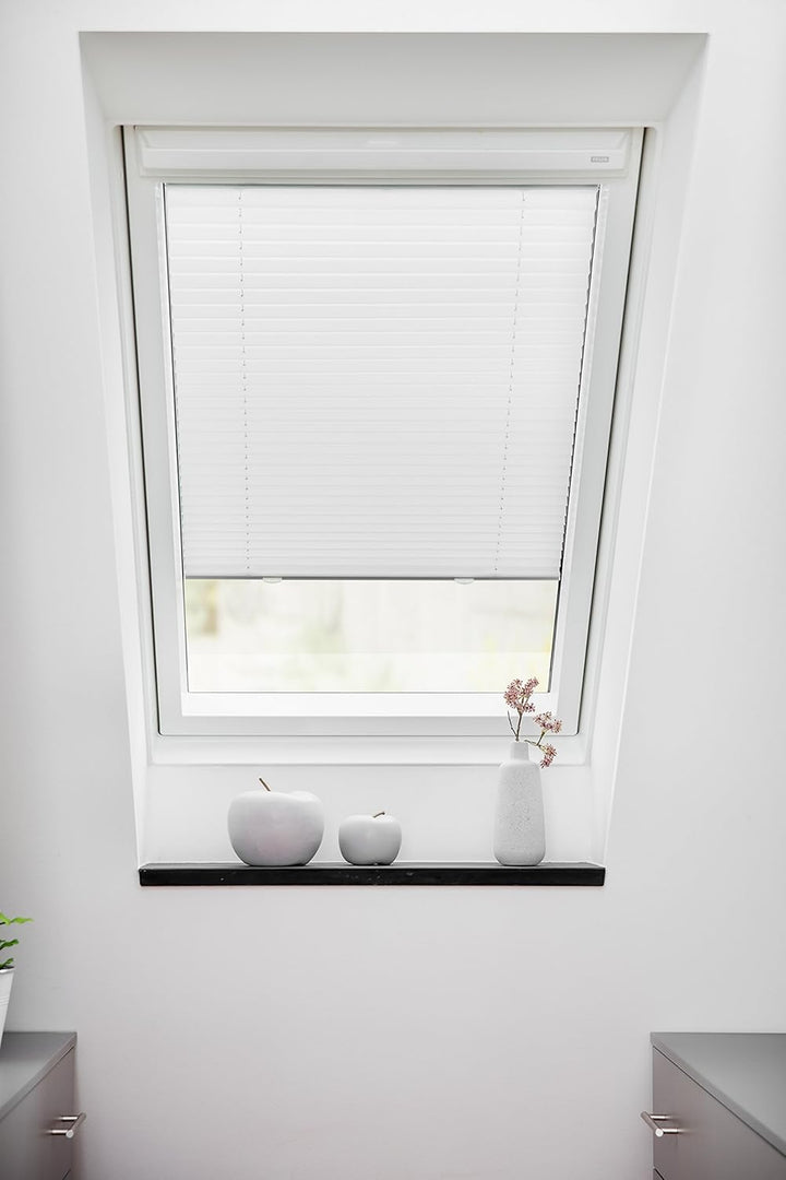 Lichtblick Dachfenster Plissee Haftfix, ohne Bohren, mit Saugnäpfen, für Veluxdachfenster, Fensterpl