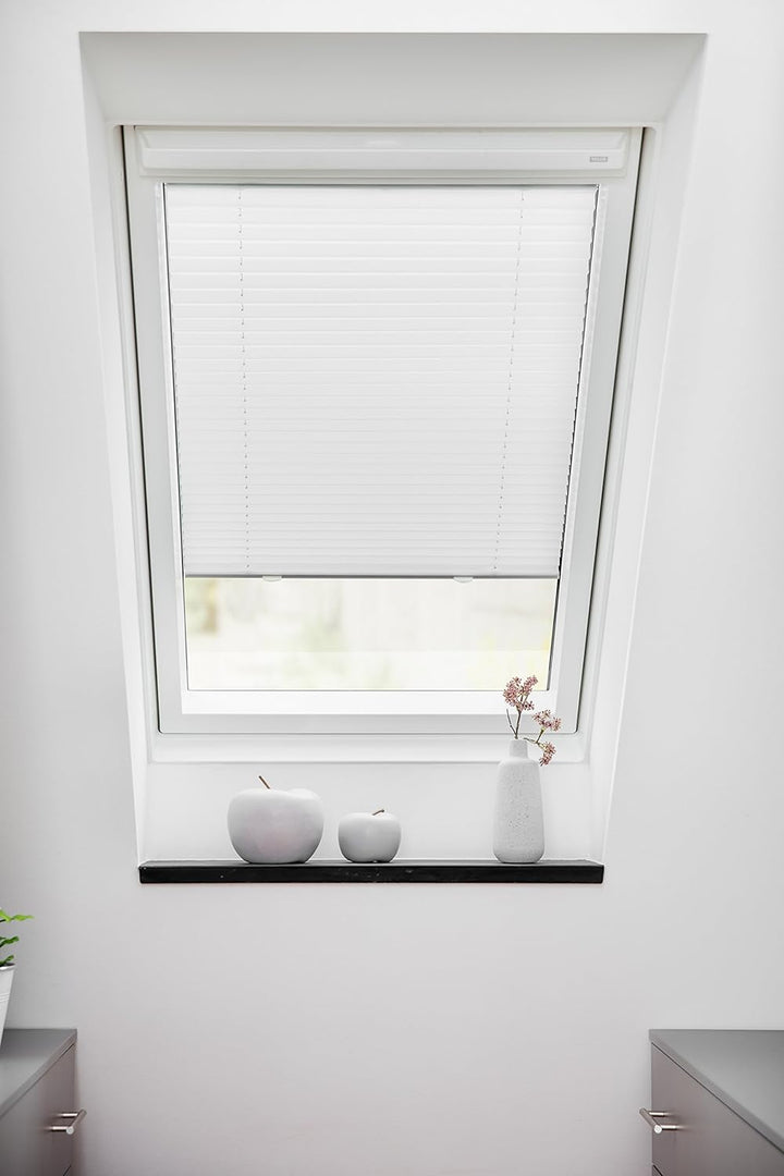 Lichtblick Dachfenster Plissee Haftfix, ohne Bohren, mit Saugnäpfen, für Veluxdachfenster, Fensterpl