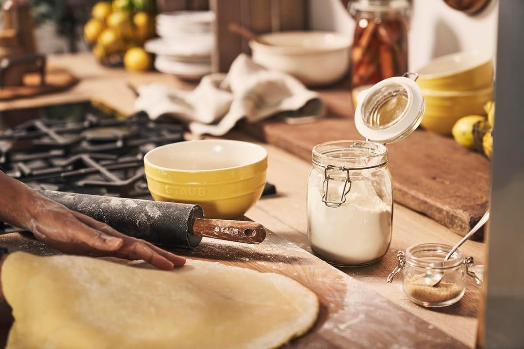 STAUB Teigroller, Nudelholz, Länge: 45 cm, Rollbreite: 26 cm, Schwarzes BPA-freies Silikon und Akazi