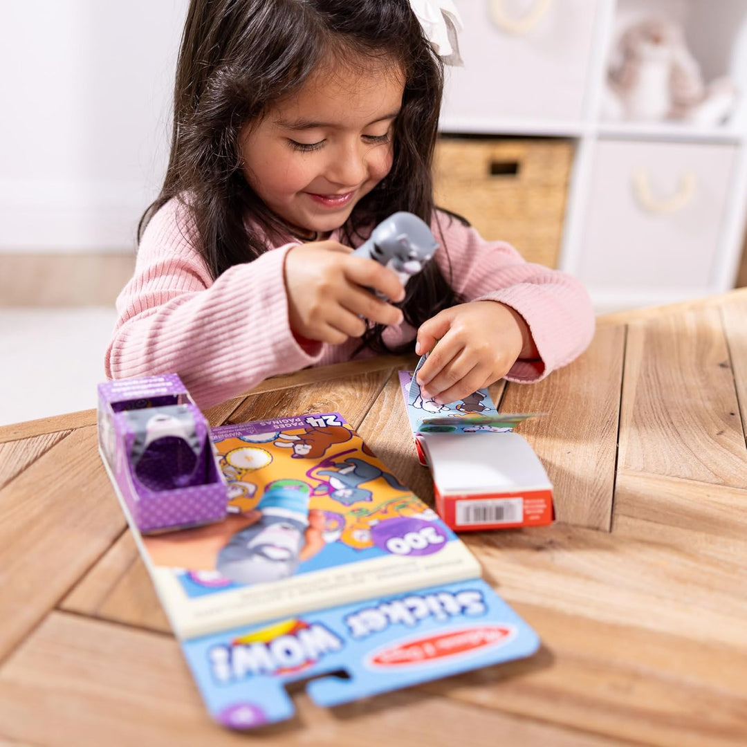 Melissa & Doug Sticker Wow!™ Katzen-Paket: 24-seitiger Aktivitätenblock, Aufkleberstempel, Mini-Akti