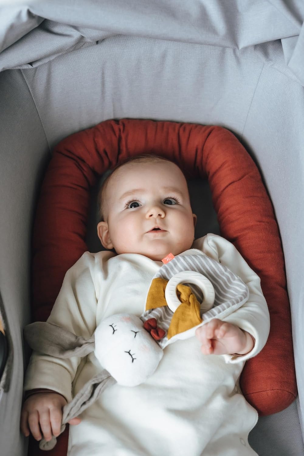 kikadu Naturkautschuk-Beissring Hase - Babyspielzeug aus 100% GOTS-zertifizierter Bio-Baumwolle