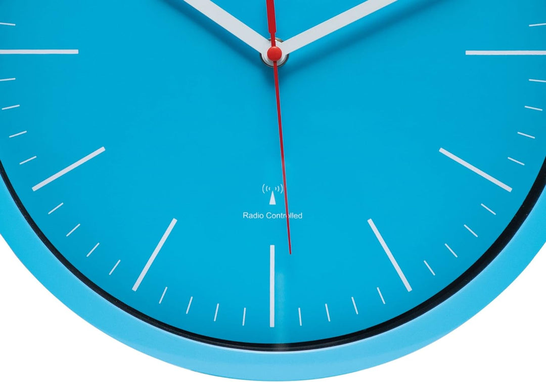 Maul Wanduhr MAULjump Ø 30,5 cm | stilvolle Funkuhr mit Mineralglas | automatische Zeiteinstellung |